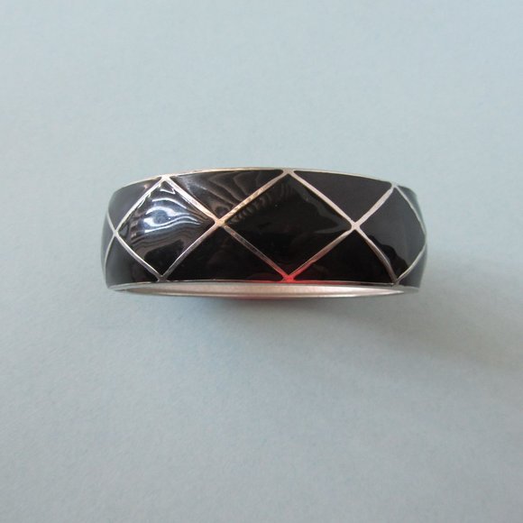 Vintage Black Enamel Silver Tone Metal Hinged Oval Bangle Jewelry Bracelet - Picture 1 of 8